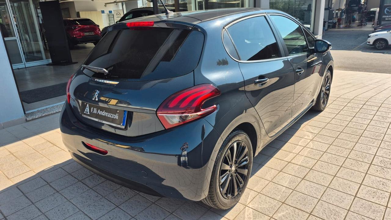 Peugeot 208 PureTech 82 5 porte Black Line