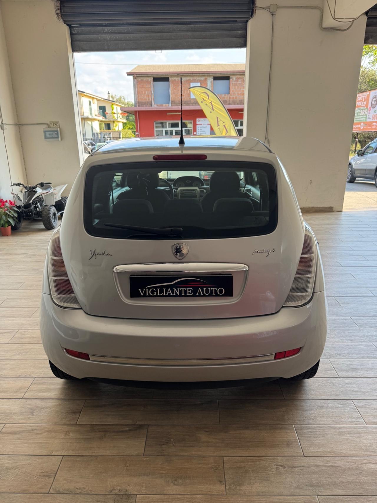 Lancia Ypsilon 1.3 MJT 75 CV Platino
