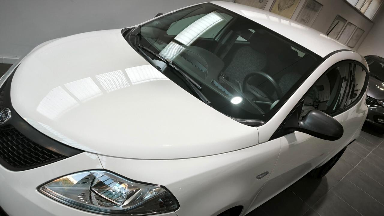 Lancia Ypsilon 1.0 FireFly 5 porte S&S Hybrid Ecochic Silver