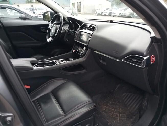 Jaguar F-Pace 2.0 D 180 CV AWD Pure