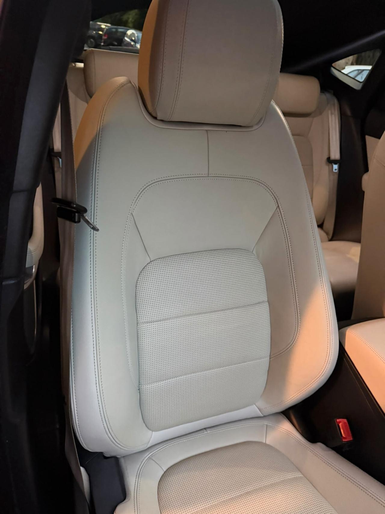 Jaguar E-Pace 2.0D 240 CV AWD aut. R-Dynamic SE