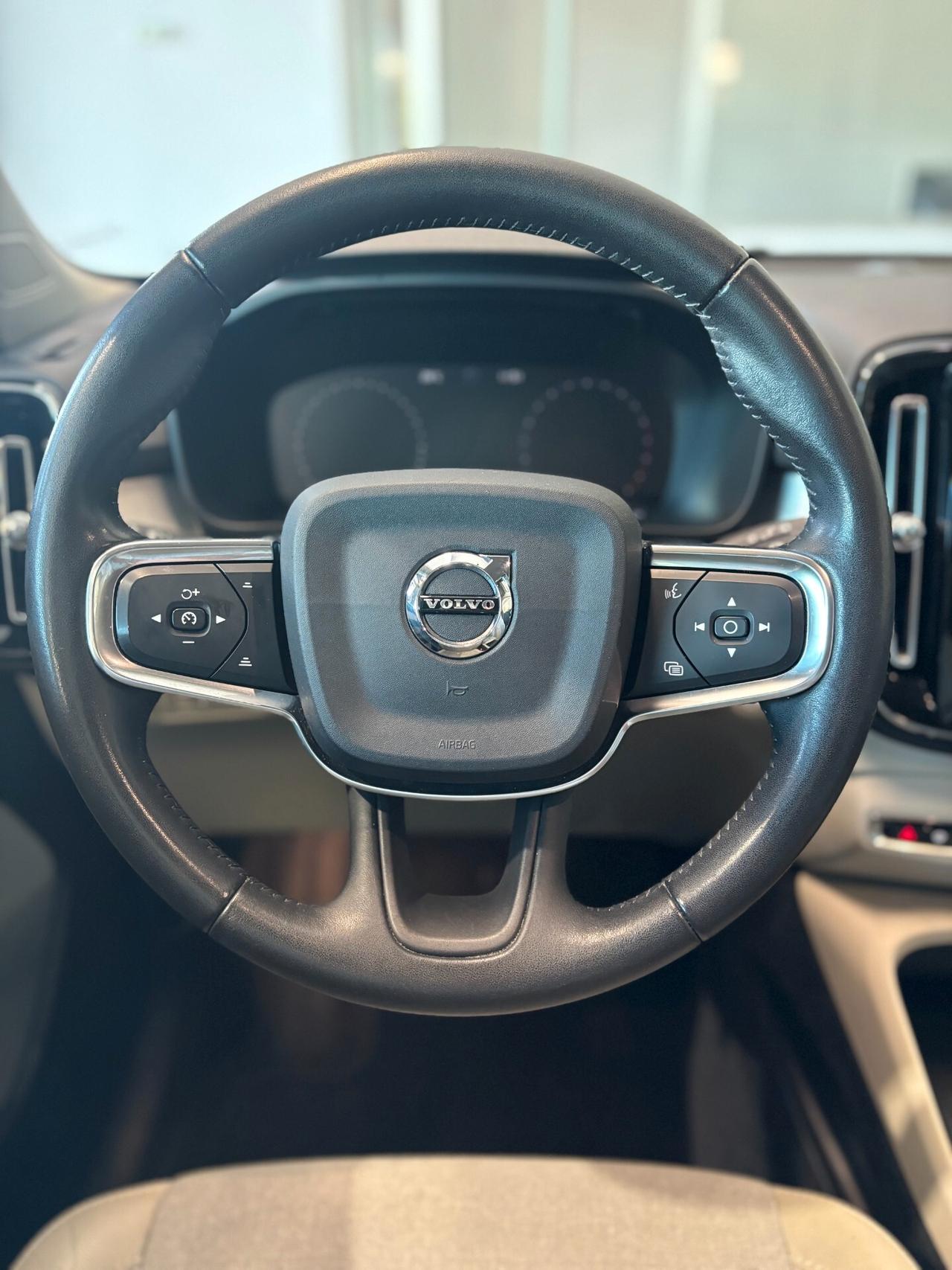 Volvo XC40 2.0 t4 Momentum awd geartronic*UNICOPRO*