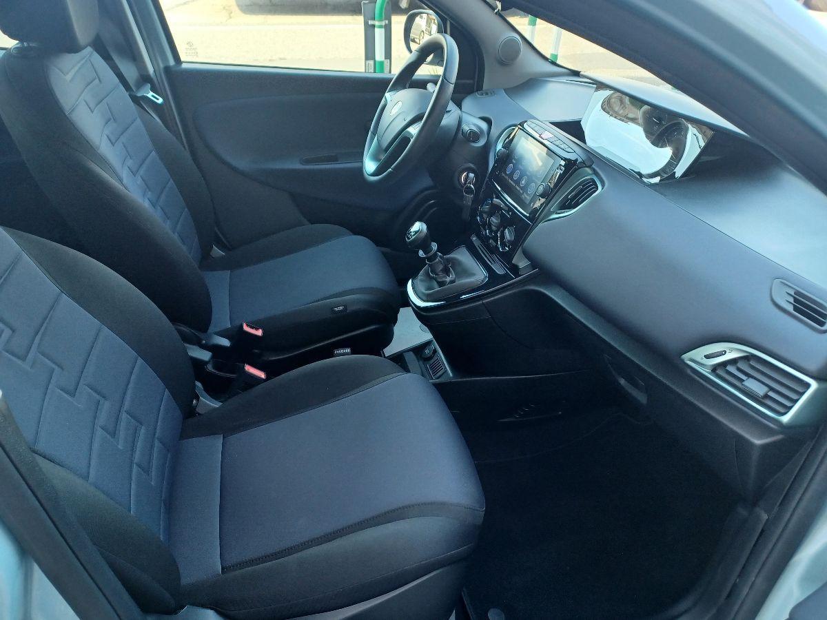 LANCIA - Ypsilon - 1.0 FireFly 5p.S&S Hyb. Platino