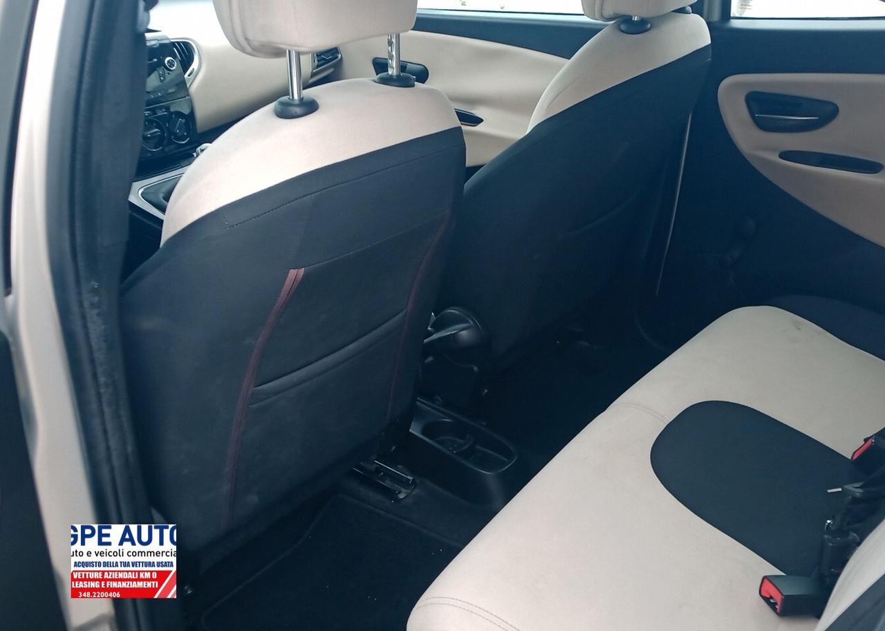 Lancia Ypsilon 1.2 69 CV 5 porte Platinum - 5 posti