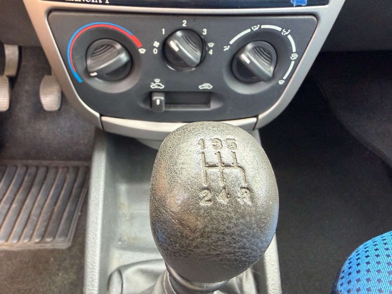 LANCIA Y ELEFANTINO 1.2 BENZINA CLIMA FUNZIONA