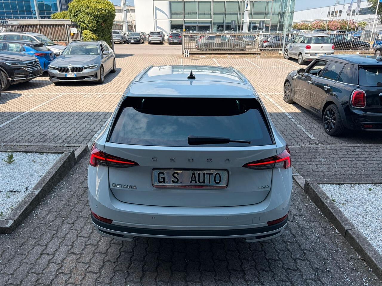 Skoda Octavia Wagon 2.0 tdi Scout 4x4 150cv dsg DANNEGGIATA