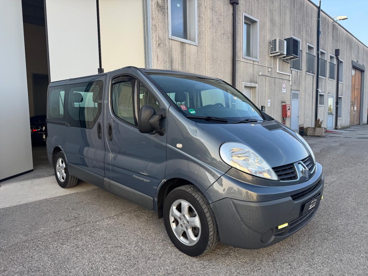 Renault Trafic 2.0 dci 9 posti