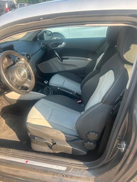 Audi A1 1.6 TDI 105 CV Ambition - 2011