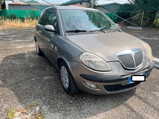 Lancia Ypsilon 1.4 16V Argento