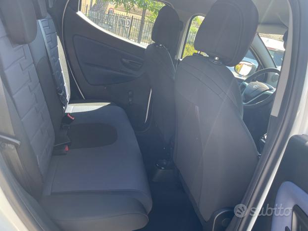 Lancia Ypsilon 1.0 firefly hybrid Platino 70cv KM0