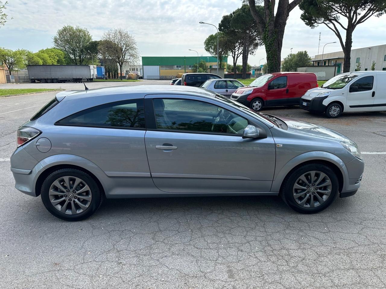 Opel Astra GTC 1.6 16V VVT 3 porte Enjoy