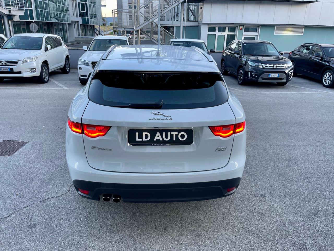 Jaguar F-Pace F-Pace 2.0d Portfolio awd 180cv auto CATENA NUOVA