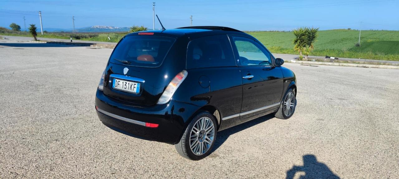 Lancia Ypsilon 1.3 Multijet 16V Momo Design