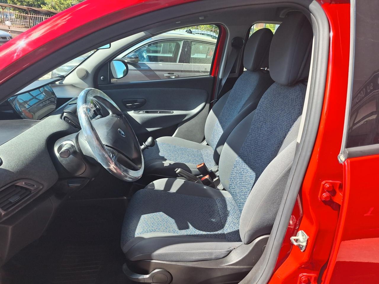 Lancia Ypsilon 1.2 69 CV 5 porte GPL Ecochic Silver