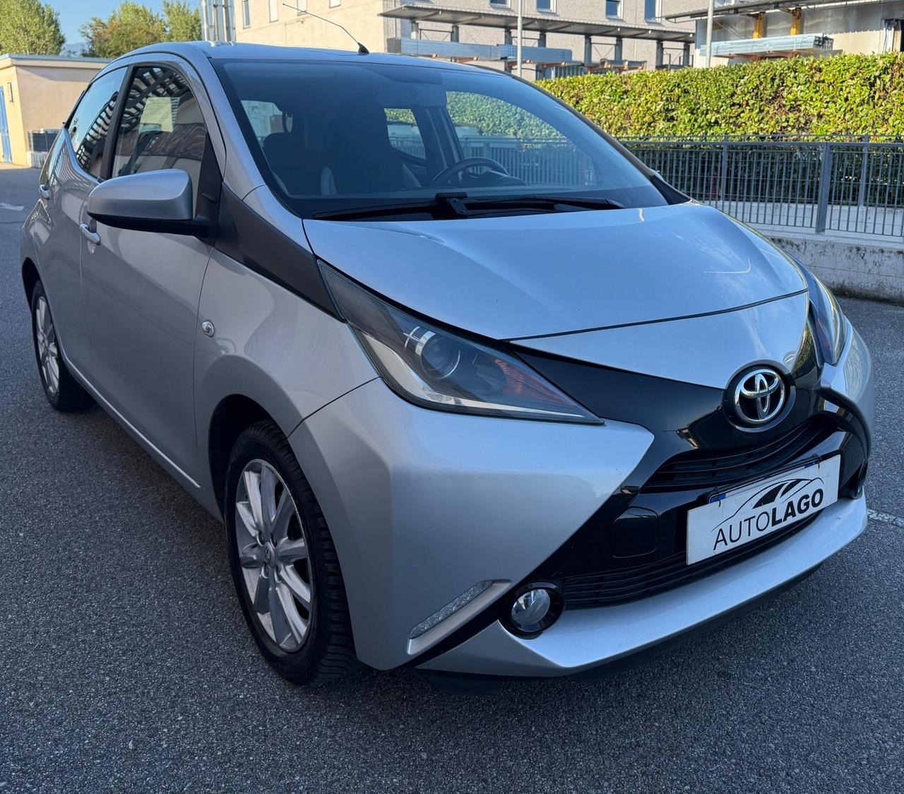 Toyota Aygo 1.0 VVT-i 69 CV 5 porte x-play MMT