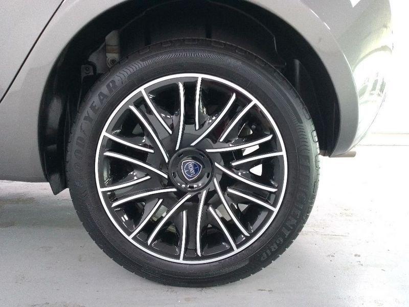 Lancia Ypsilon 1.0 firefly hybrid Gold s&s 70cv