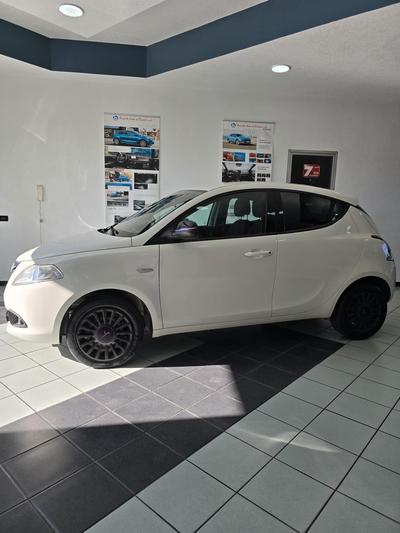 Lancia Ypsilon 1.2 69 CV 5 porte S&S Platinum