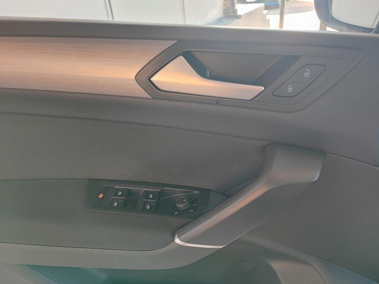 Volkswagen Touran 2.0 TDI 150 CV SCR DSG Business BlueMotion Technology