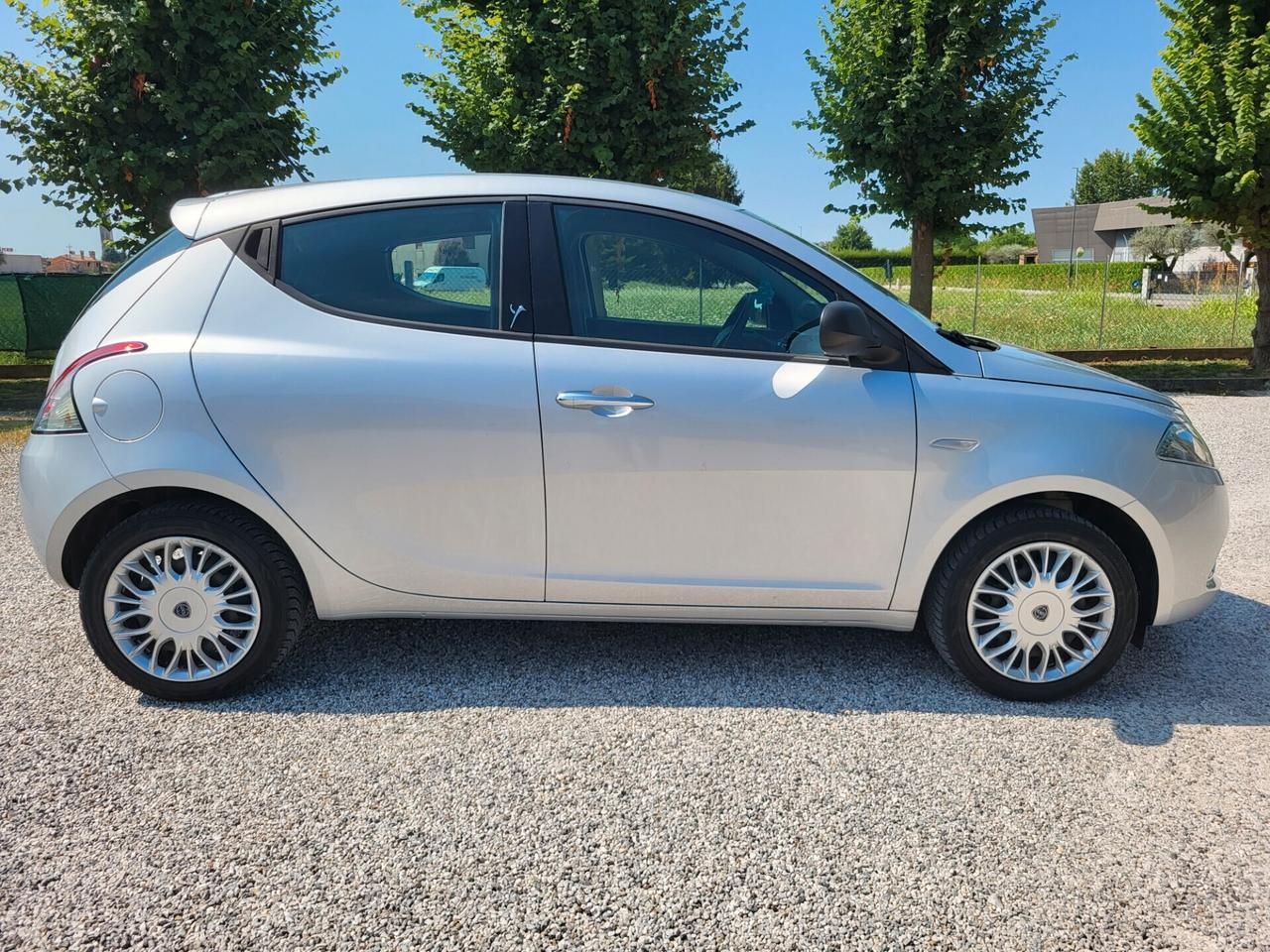 Lancia Ypsilon 1.2 69 CV 5 porte Silver