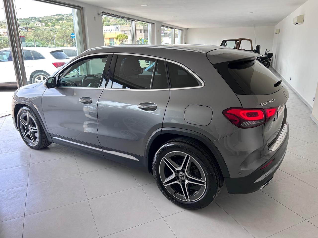 MERCEDES-BENZ GLA 200 d Automatic Premium