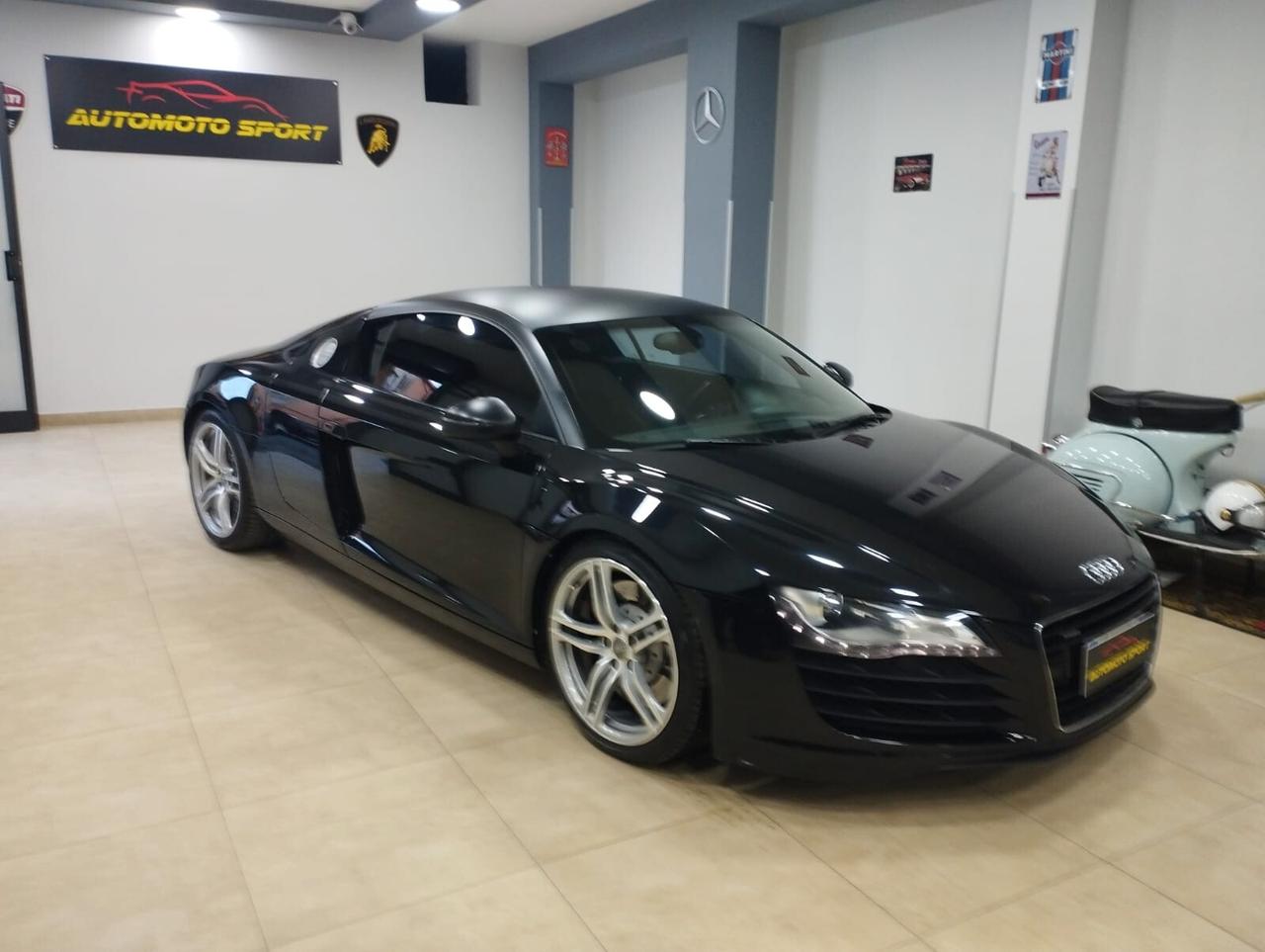 Audi R8 4.2 V8 FSI quattro R tronic