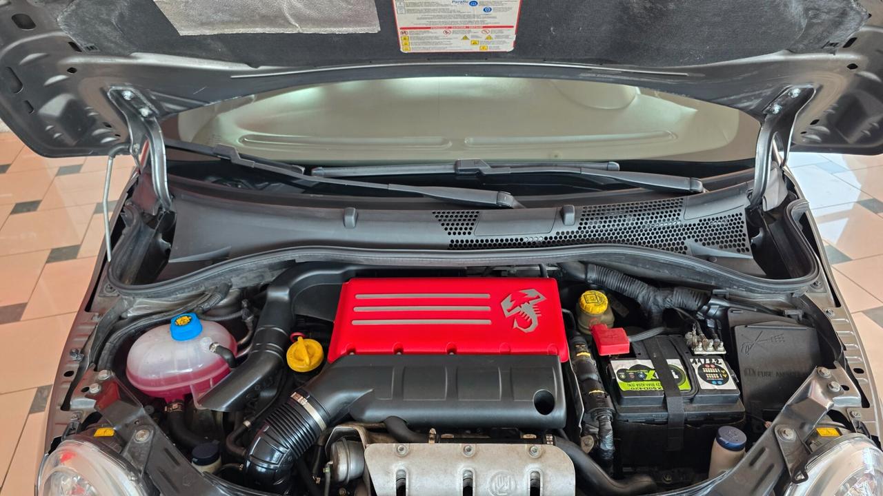 Abarth 500 C 1.4 Turbo T-Jet MTA Bicolore da €150/mese