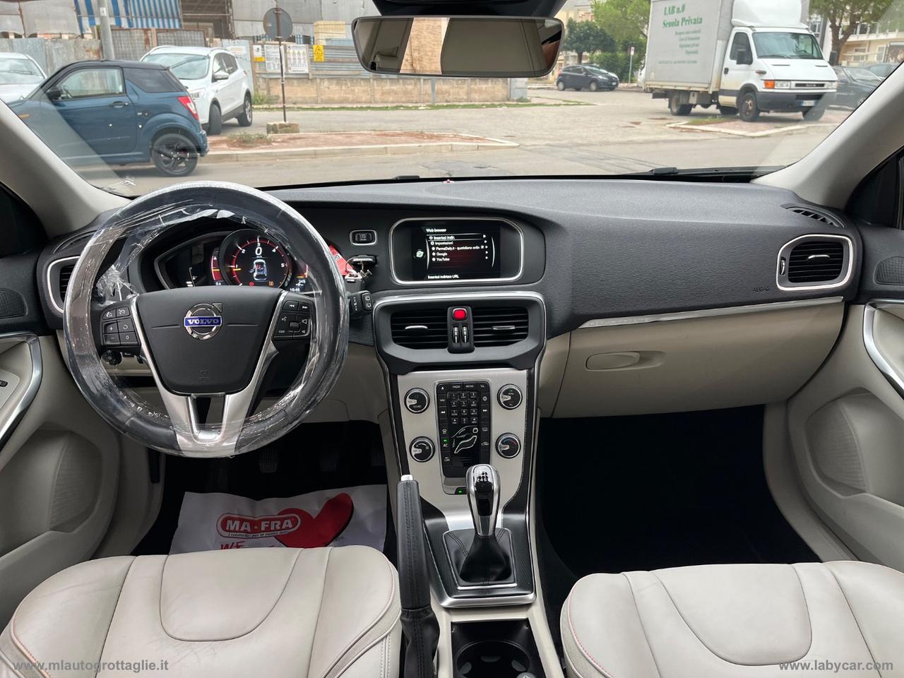 VOLVO V40 Cross Country D2 Volvo Ocean Race
