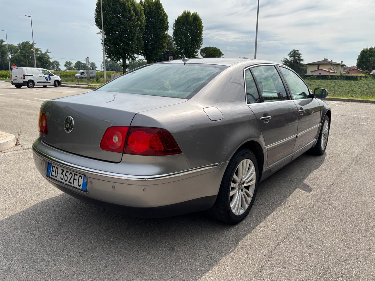 Volkswagen Phaeton 3.0/240 V6 TDI DPF 4mot. tip. 5 posti