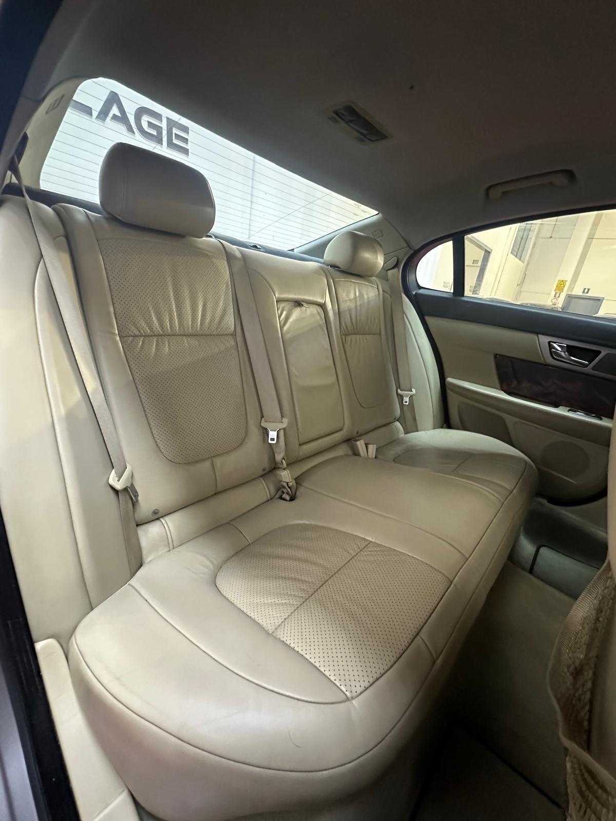 Jaguar XF 2.7D V6 Luxury