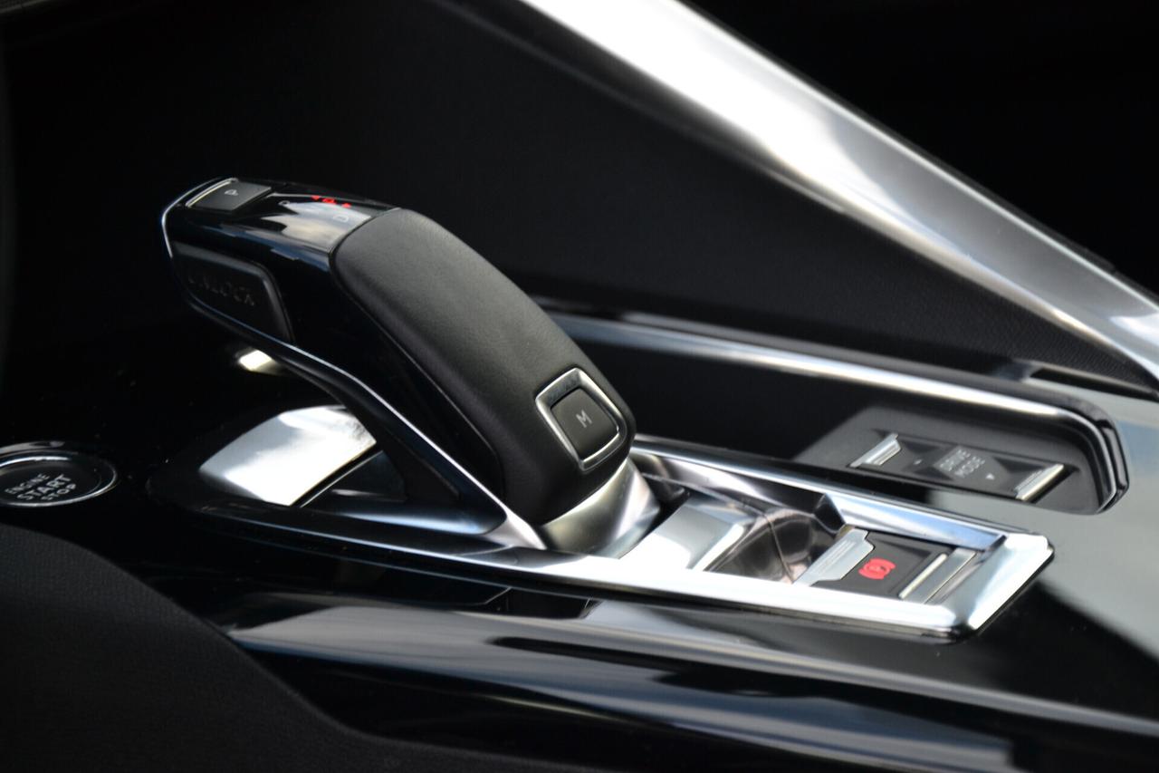 Peugeot 5008 1.5 HDi 130CV 7POSTI AUT.+NAV+LED+RCAM+PELLE+PDC