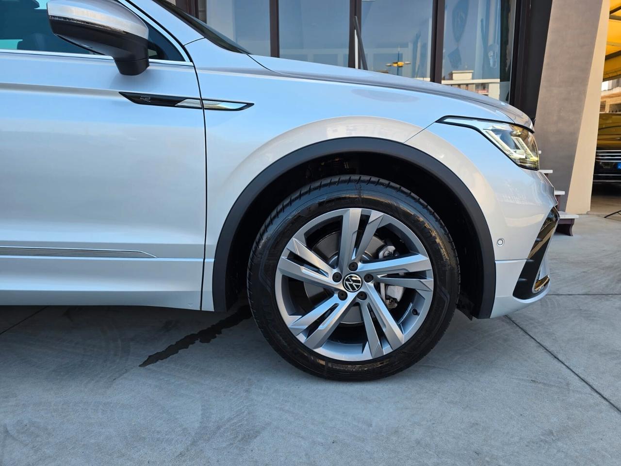 Volkswagen Tiguan 2.0 TDI 200 CV SCR DSG 4MOTION R-Line