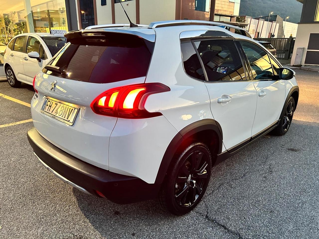 Peugeot 2008 BlueHDi 100 Allure *Navi/CarPlay/Android*