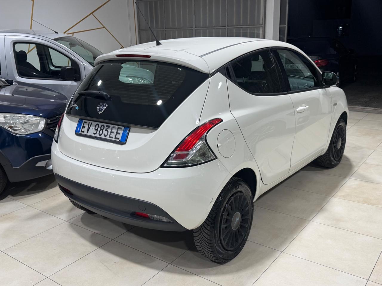 Lancia Ypsilon 0.9 TwinAir 85 CV 5 porte Metano Ecochic Gold