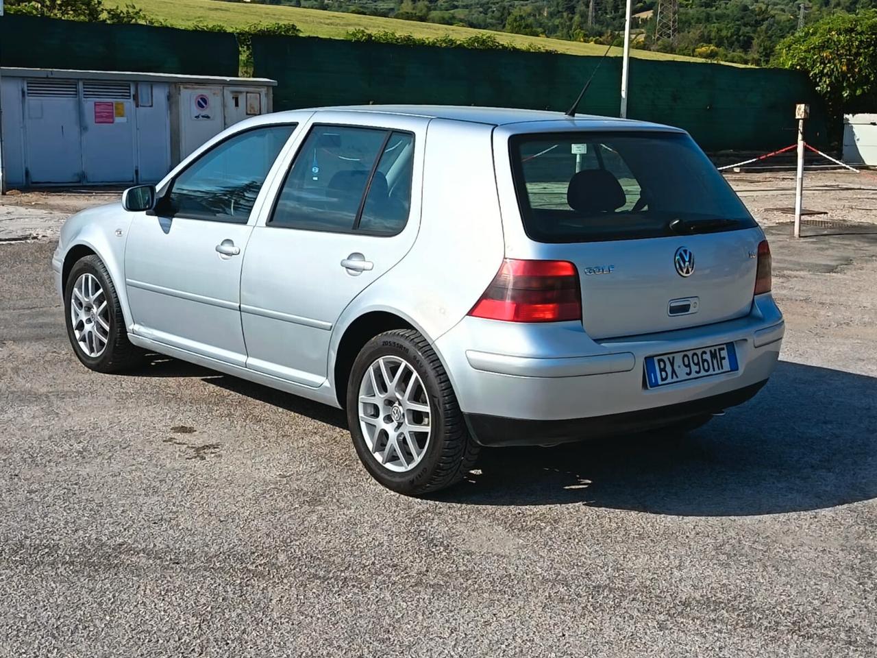 VOLKSWAGEN GOLF 4 HIGHLINE 1.6 BENZINA AUTOMATICA UNICOPROPRIETARIO – KM ORIGINALI – CAMBIO AUTOMATICO PERFETTO
