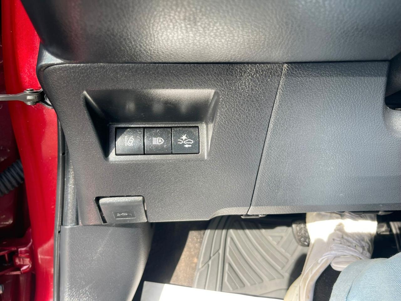 Toyota Yaris 1.5 Hybrid 5 porte Cool Red Edition