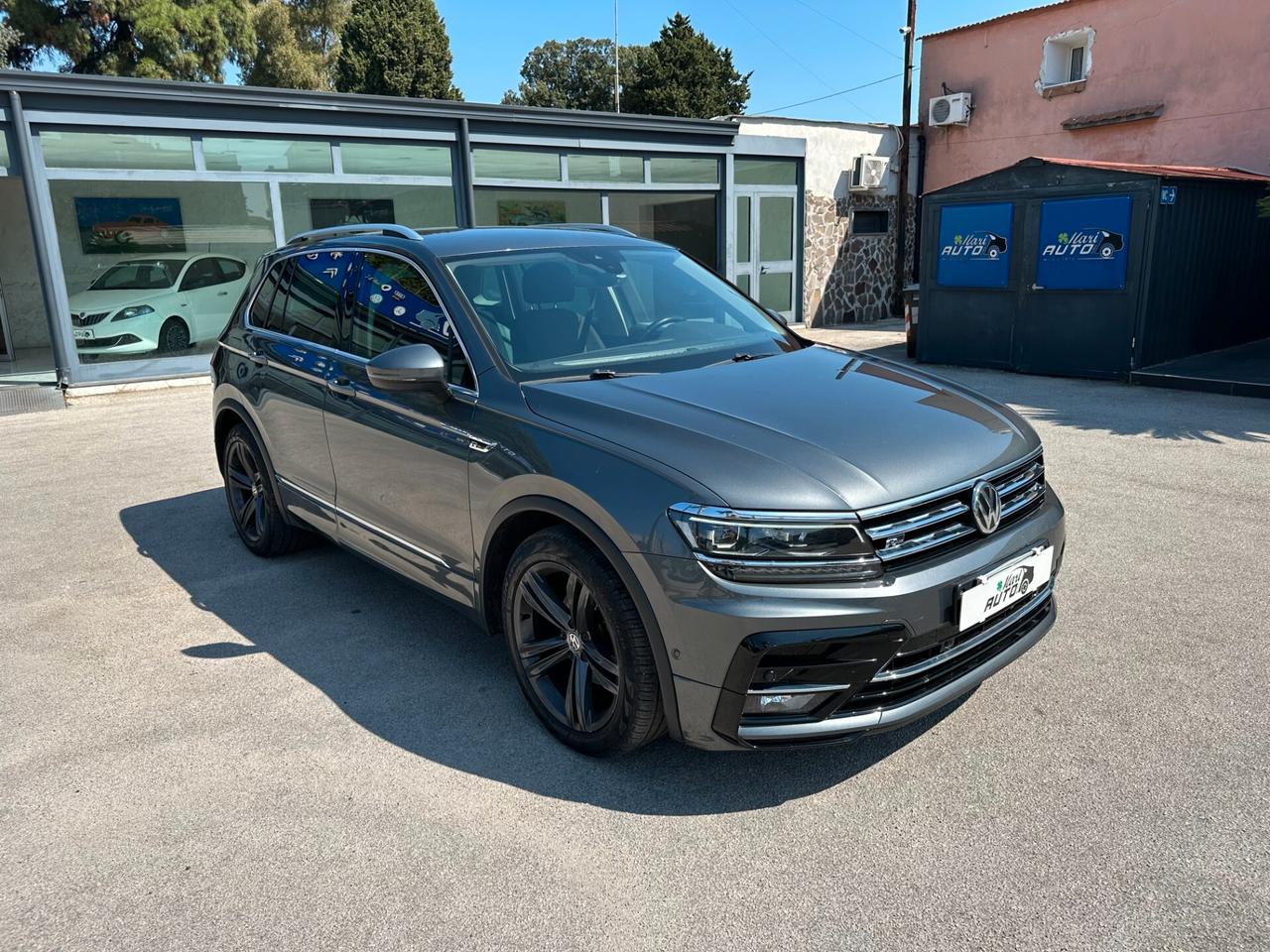 Volkswagen Tiguan 2.0 TDI SCR DSG Business BlueMotion Technology R-LINE