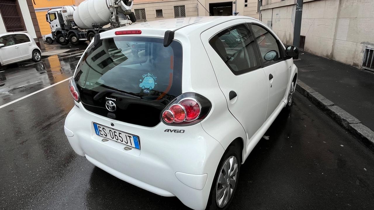 Toyota Aygo 1.0 12V VVT-i 5 porte Active Connect