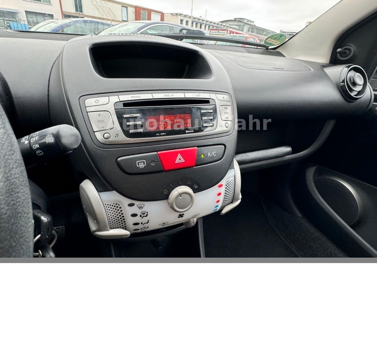 Toyota Aygo 1.0 -i 5 porte Lounge Connect - NEOPATENTATI -