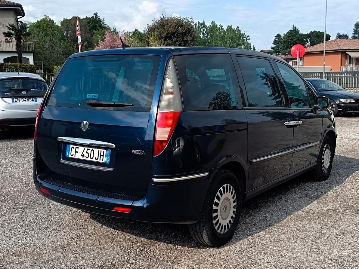 Lancia Phedra 2.2 Jtd 7 posti - Gancio traino Emblema