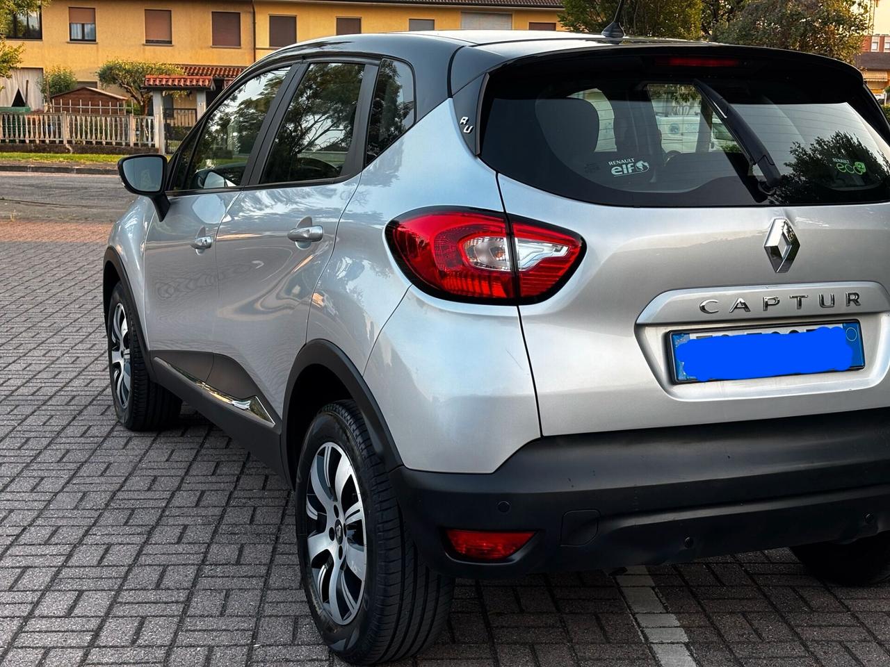 Renault Captur dCi 8V 90 CV Start&Stop Energy Life..CELL 393 690 2051 WUATSAPP