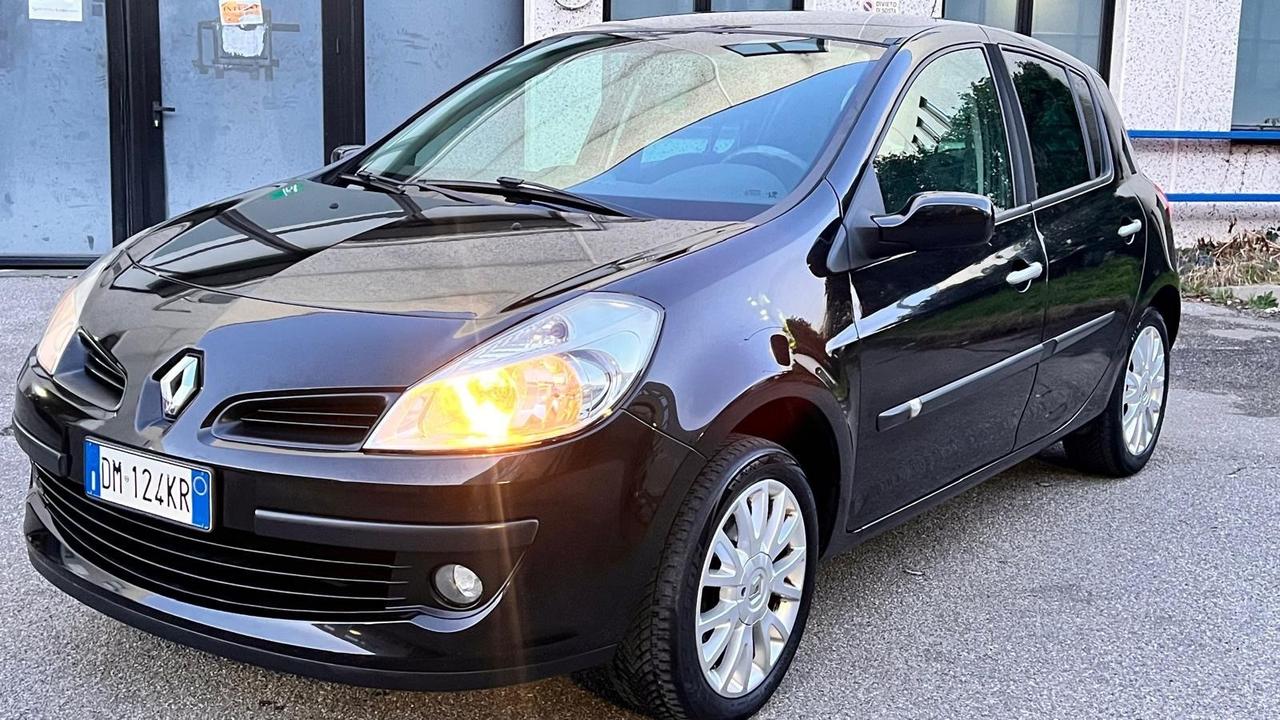 Renault Clio 1.2 16V 5 porte Le Iene Unico proprietario ok neo patentati
