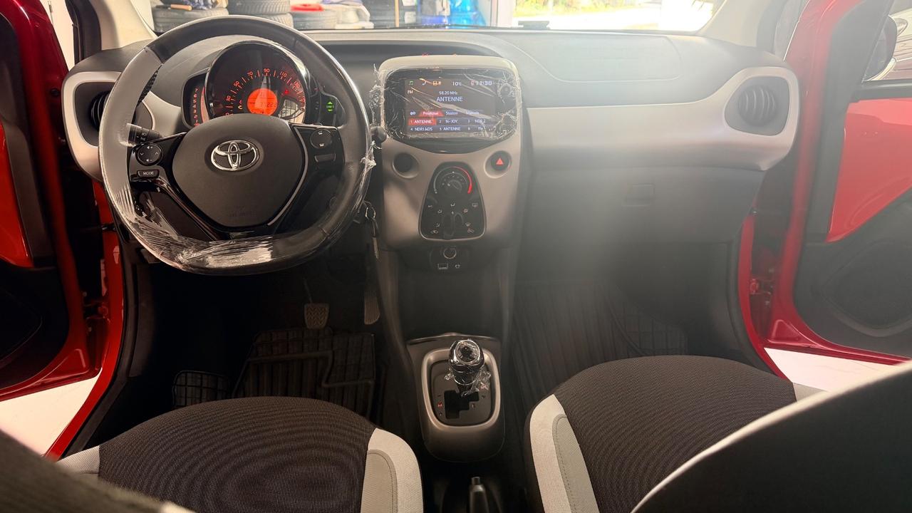 Toyota Aygo 1.0 VVT-i 69 CV 5 porte x-play automatica