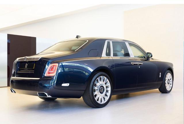 ROLLS-ROYCE Phantom SWB W12 420 KW (571HP)