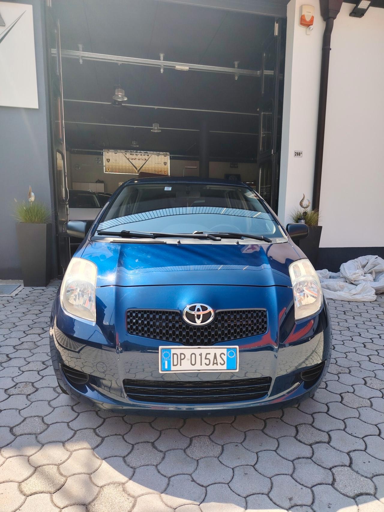 Toyota Yaris Now 1.0 benzina