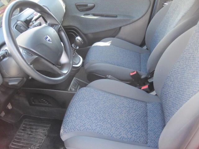 Lancia Ypsilon 1.0 FireFly 5 porte S&S Hybrid Silver