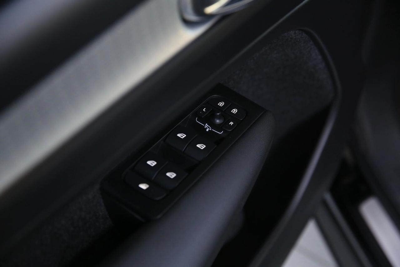 Volvo XC40 T4 Recharge Plug-in Hybrid Inscription Expression auto