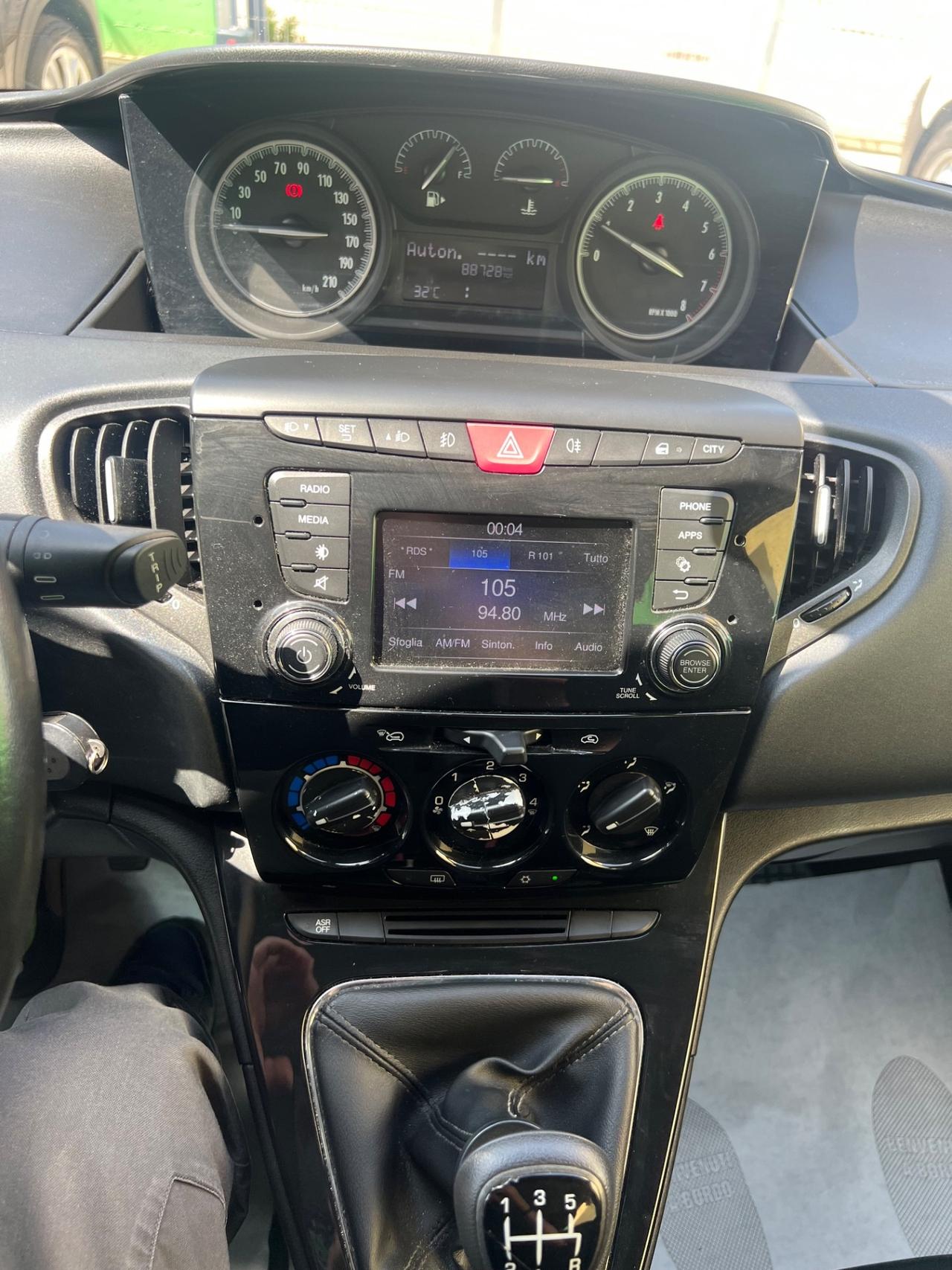 Lancia Ypsilon 1.2 69 CV 5 porte S&S Gold
