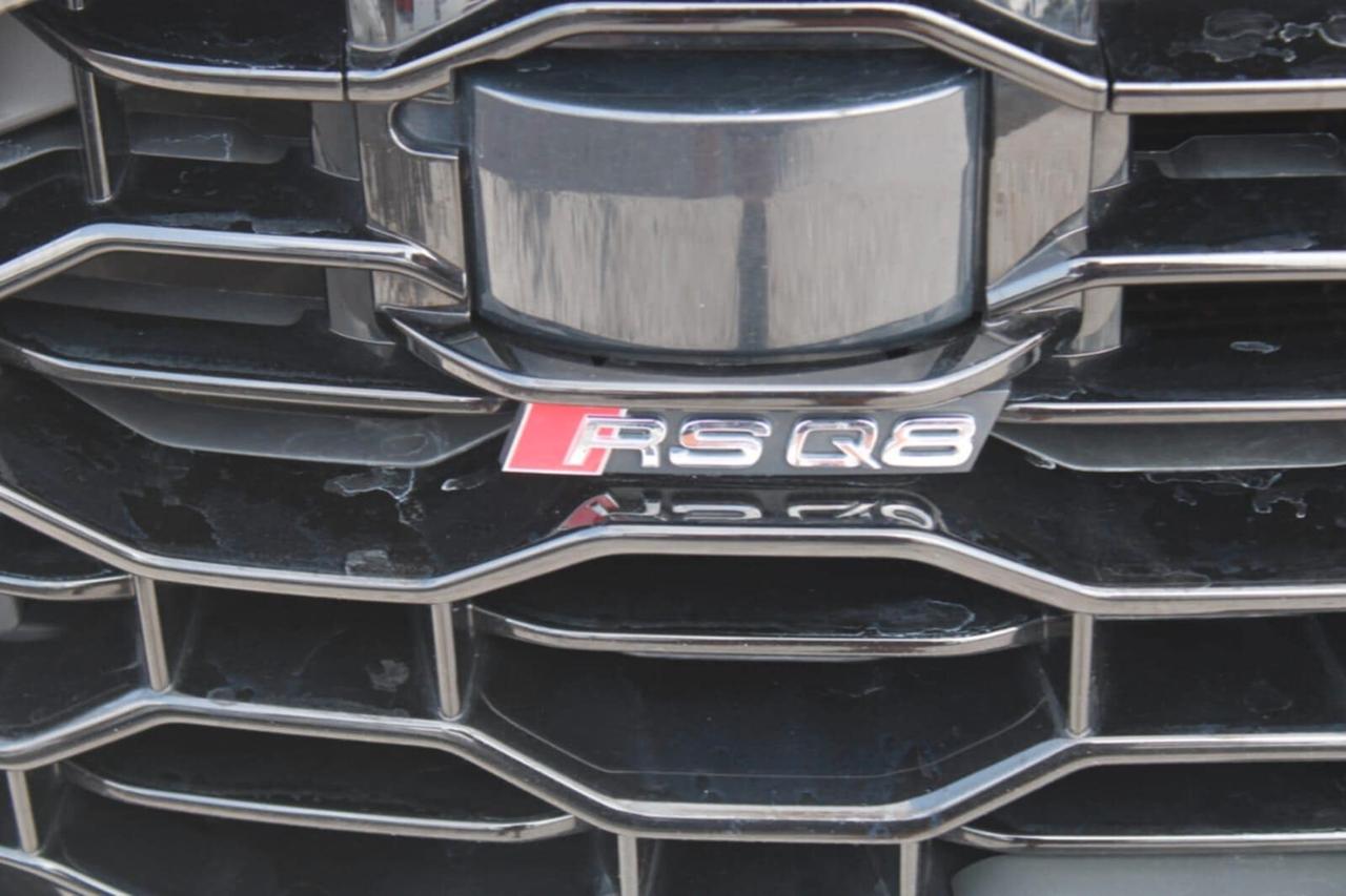 Audi Q8 RS TFSI V8 quattro tiptronic