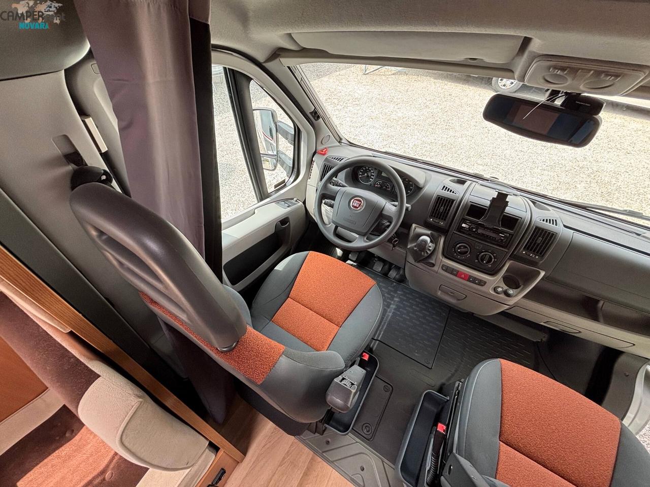CHALLENGER GENESIS 55 - mansardato con letti a castello in coda