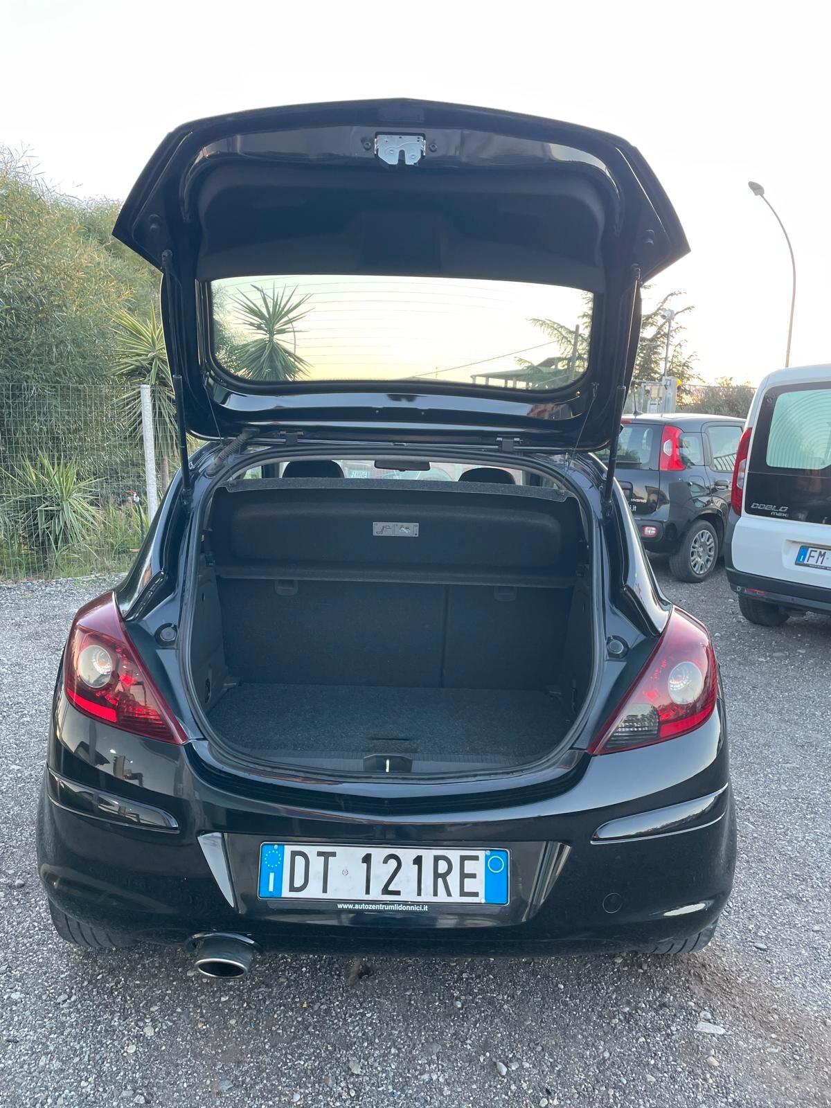 Opel Corsa 1.2 3 porte 80 cv cambio automatico